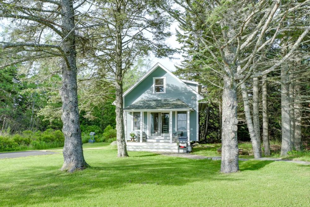 Charming Stonington Studio with Ocean Views!